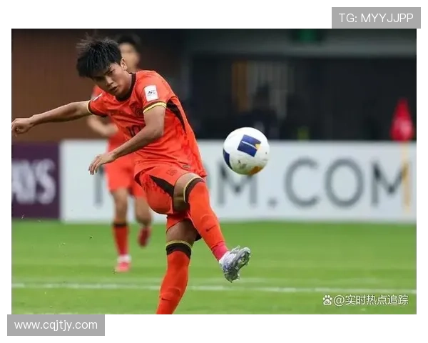 [国]彭啸头球击中横梁 刘浩帆补射打破僵局.